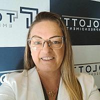 Andrea de Souza Wetholter